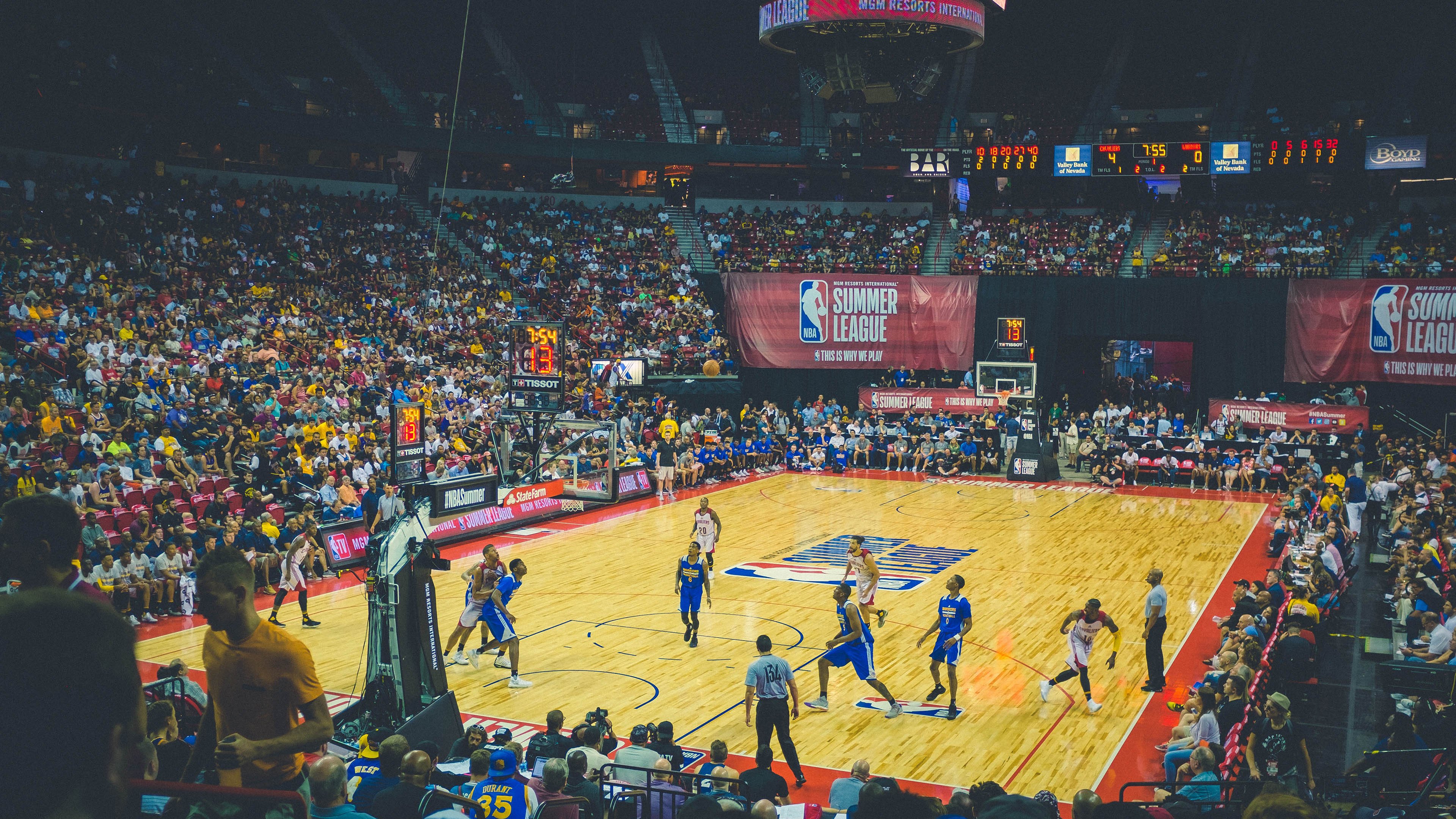 76人vs骑士：篮坛专家解析本场比赛走势，76人和骑士