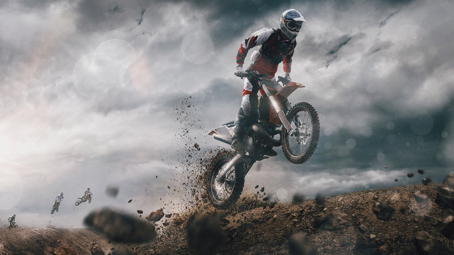 曼联后防线上若干位置需要夏窗前完成检修，后天曼联